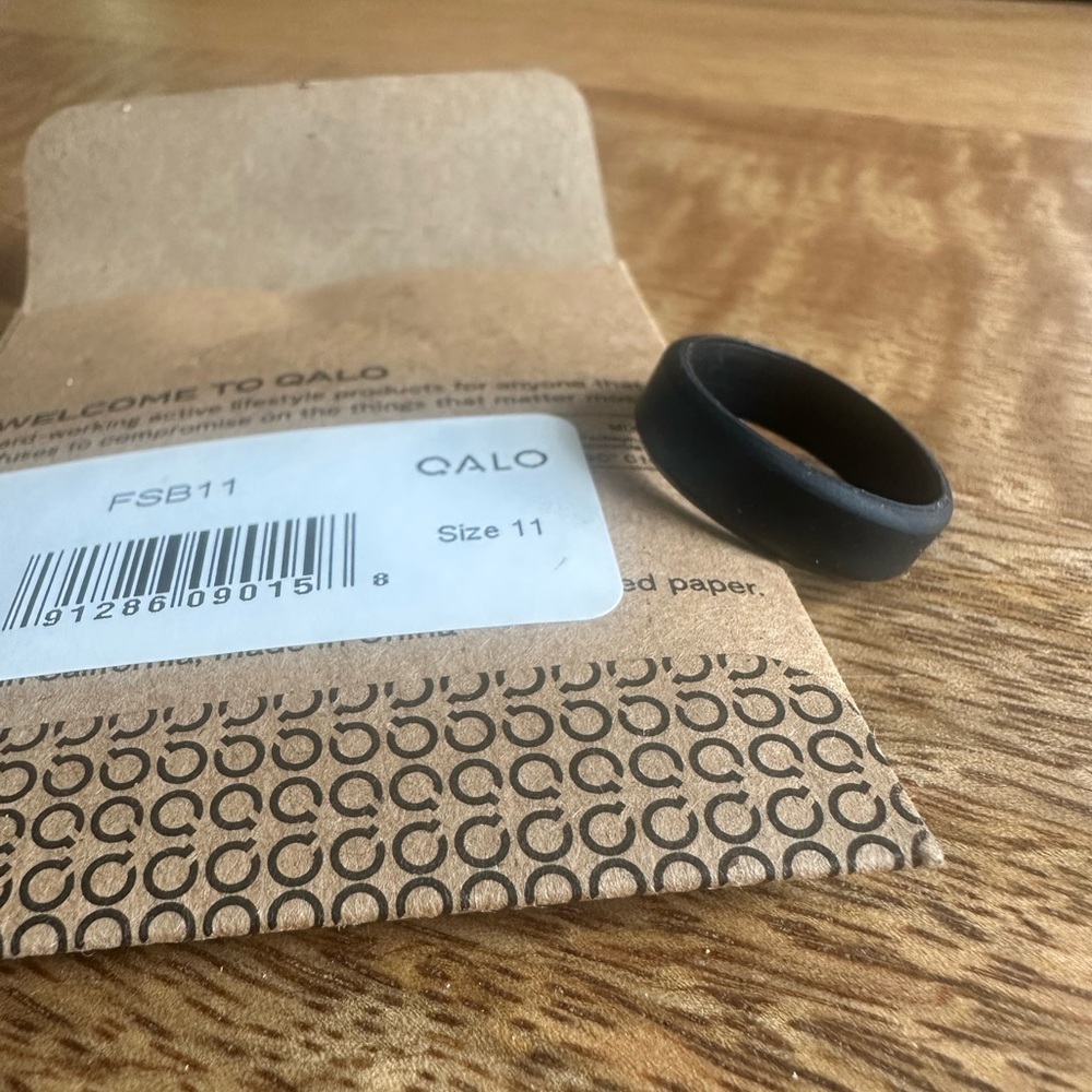 QALO Men's Black Silicone Ring